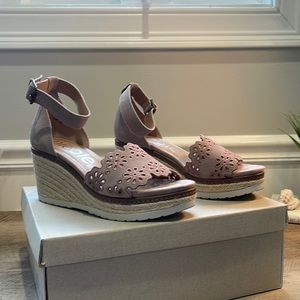 Nicole Esparilles gently used